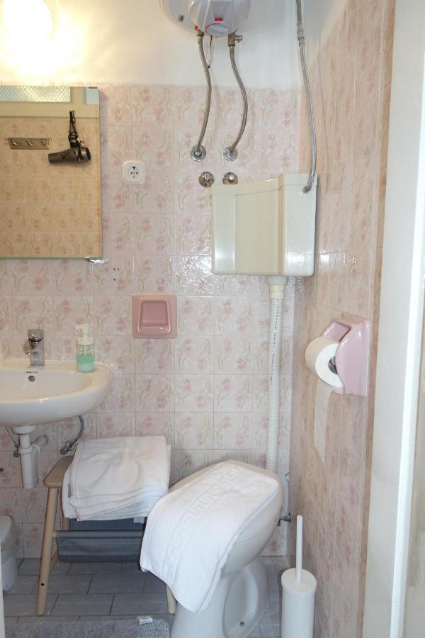 Room Novakovic Biograd Na Moru Εξωτερικό φωτογραφία